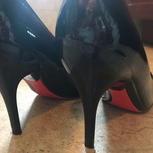 Black patent leather pumps